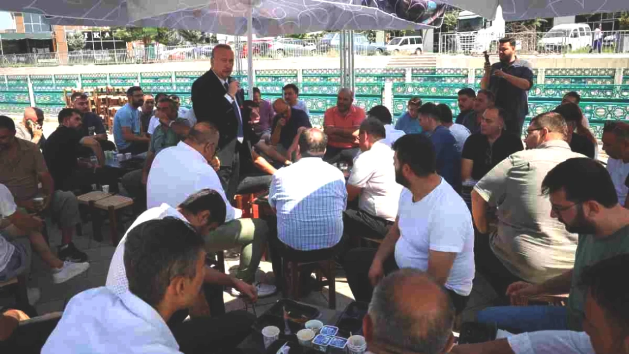 Başkan Yalım Esnaflarla Bir Araya Geldi: Uşak'ta Gelecek İçin Hedefler Belli!