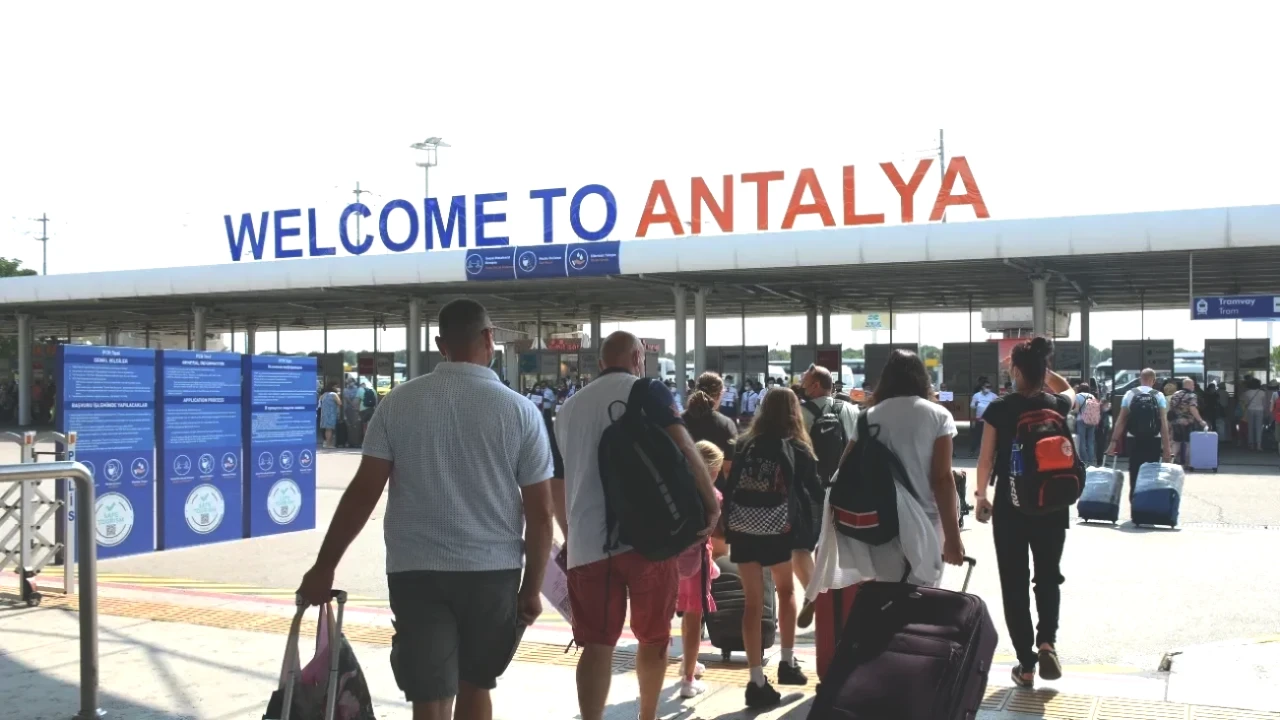 Antalya'da Tarihi Gün! 5 Yılın En Yoğun Ziyaret Trendi Yaşandı!