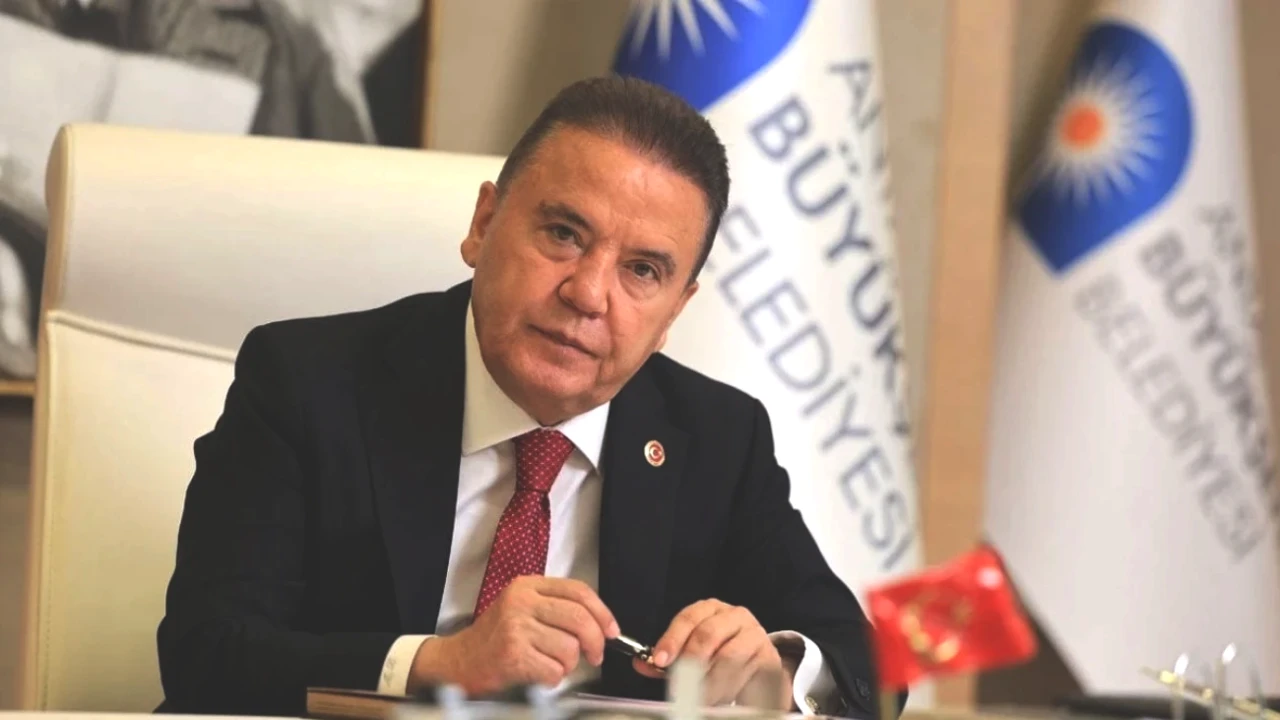 Muhittin Böcek'in Sağlık Durumu Peki, Hastaneye Kaldırılma Sebebi Nedir?
