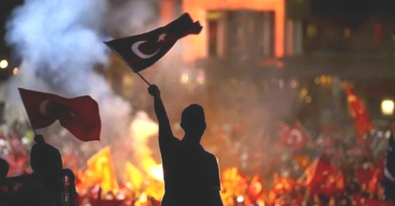 15 Temmuz'da Resmi Tatil Olacak mı? Hastaneler, Kargolar ve Bankalar Açık mı?