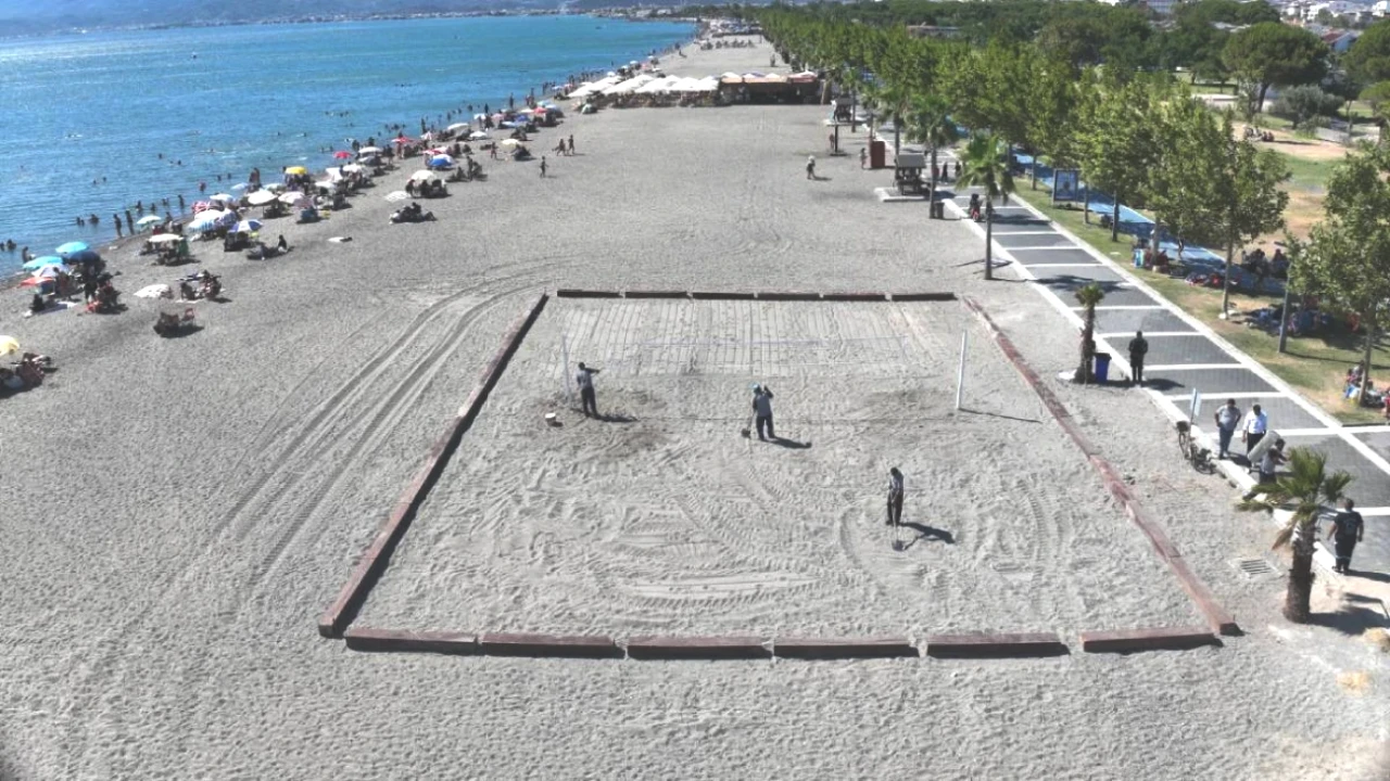 Altınkum Sahili'nde Plaj Voleybolu Keyfi Başlıyor! Kaçırmayın!