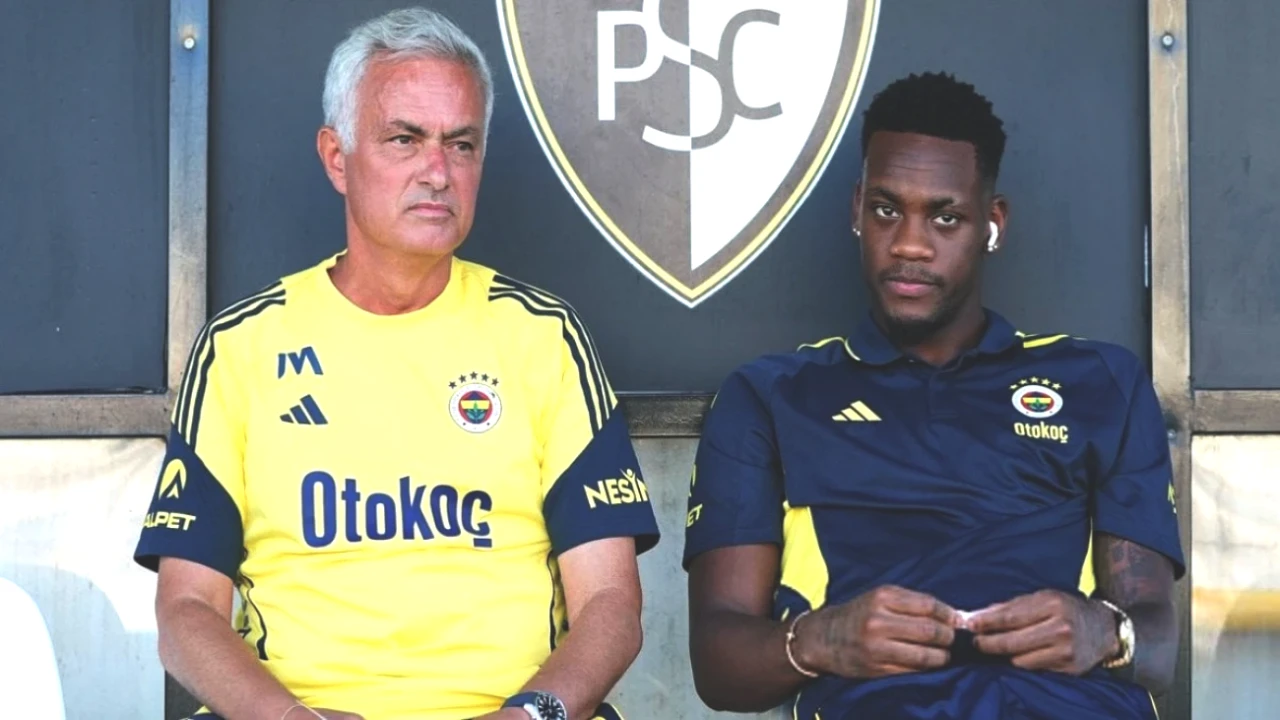 Fenerbahçe'nin Yeni Yıldızı Jhon Duran: Mourinho'yu Tarihin En İyi Teknik Direktörü Olarak Değerlendirdi!