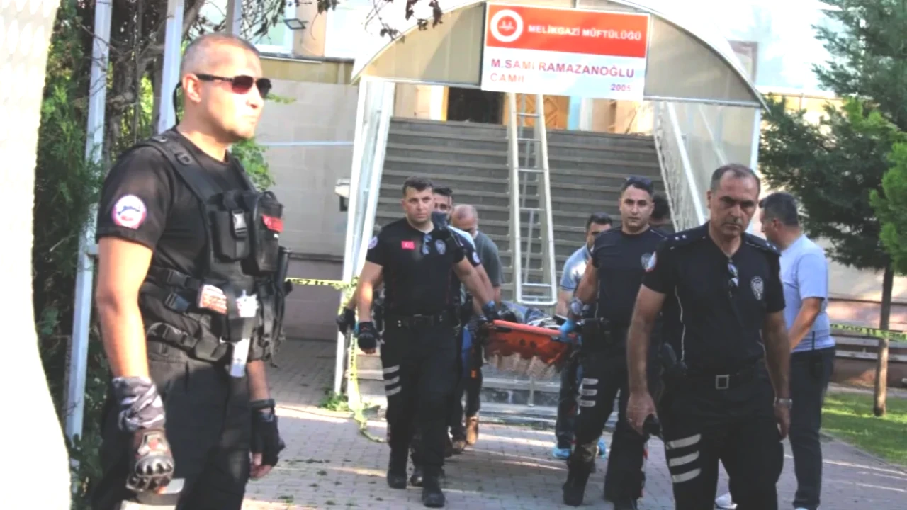 Kayseri'de Şok Edici Olay! Namazda Vahşi Saldırı: Boğaz Kesildi