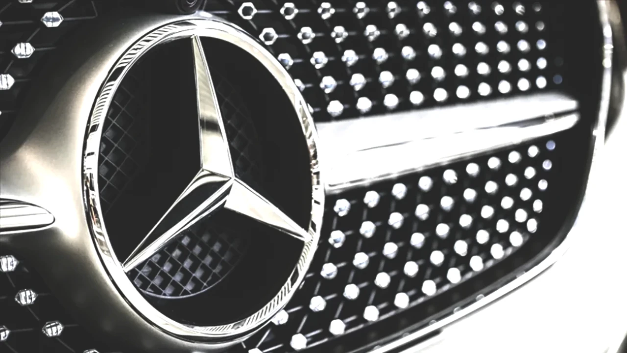 Mercedes'ten Şok Haber: 223 Bin Araç Dünya Çapında Geri Çağrılıyor!