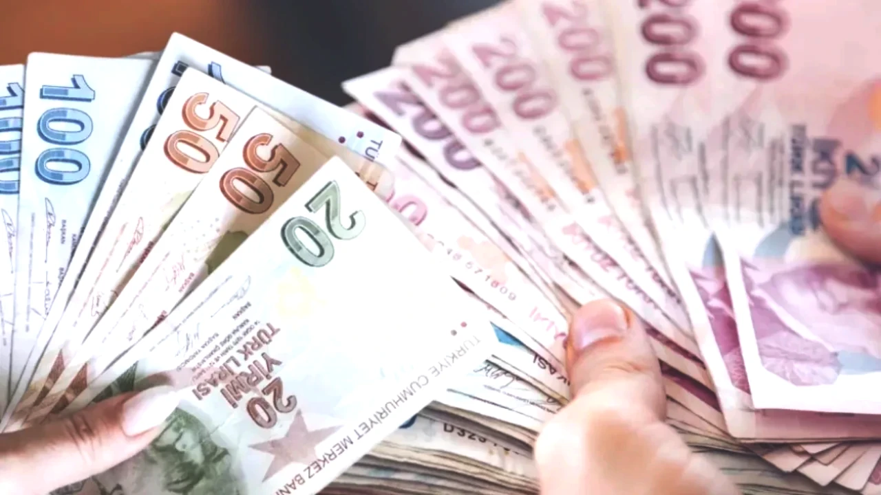 Kredi Yarışı Kızışıyor! Bankalar Faizsiz İmkanlarla 100 Bin Lira Limit Sunuyor